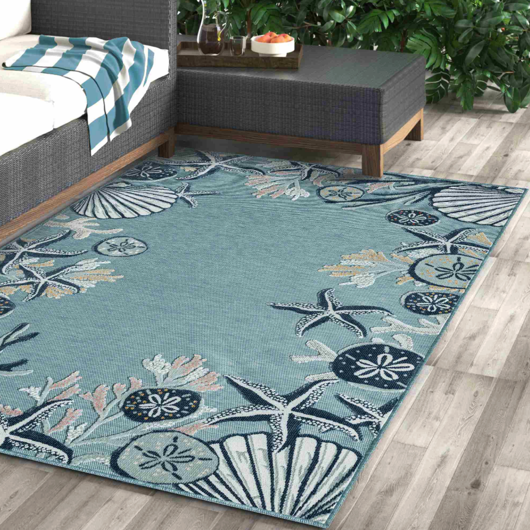 Decorative rug with a sea-themed.