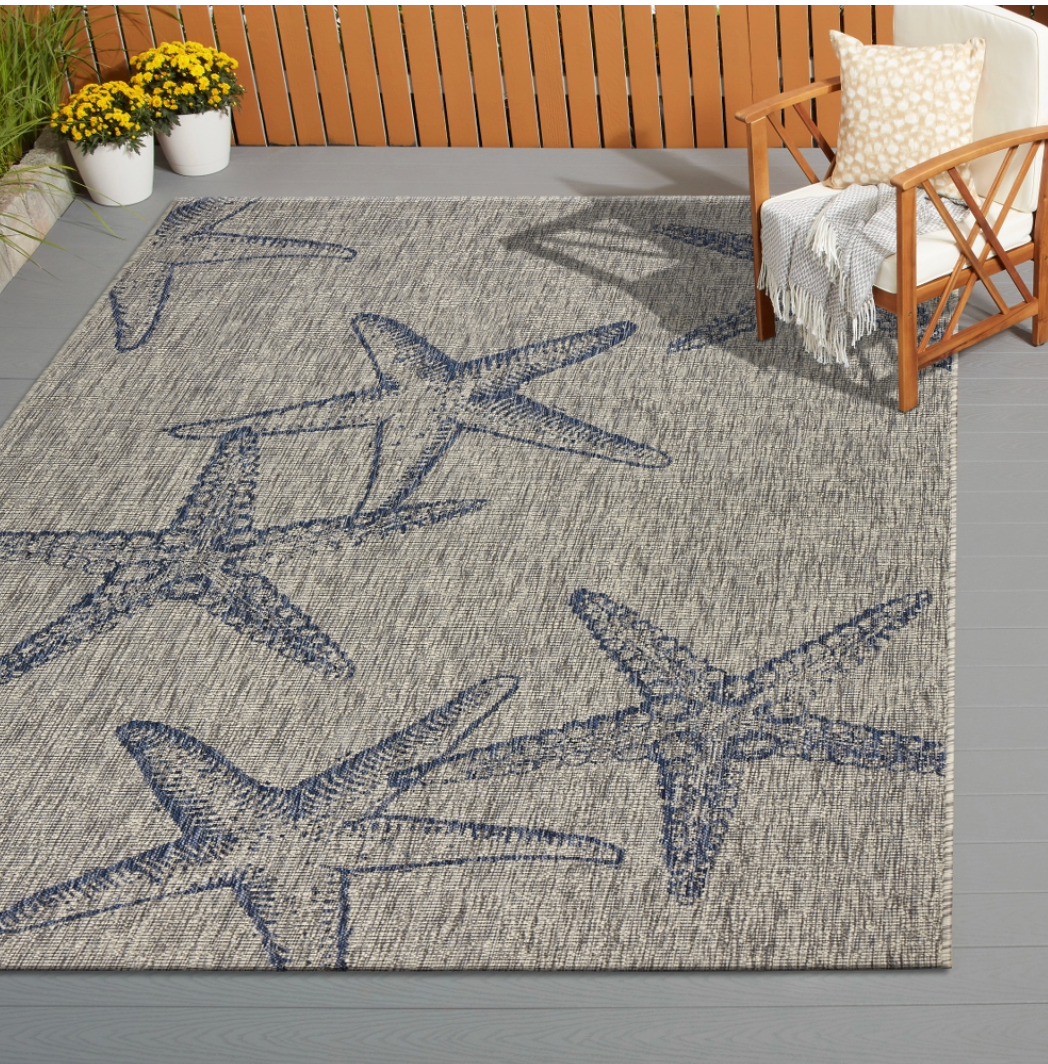 Starfish-patterned rug .
