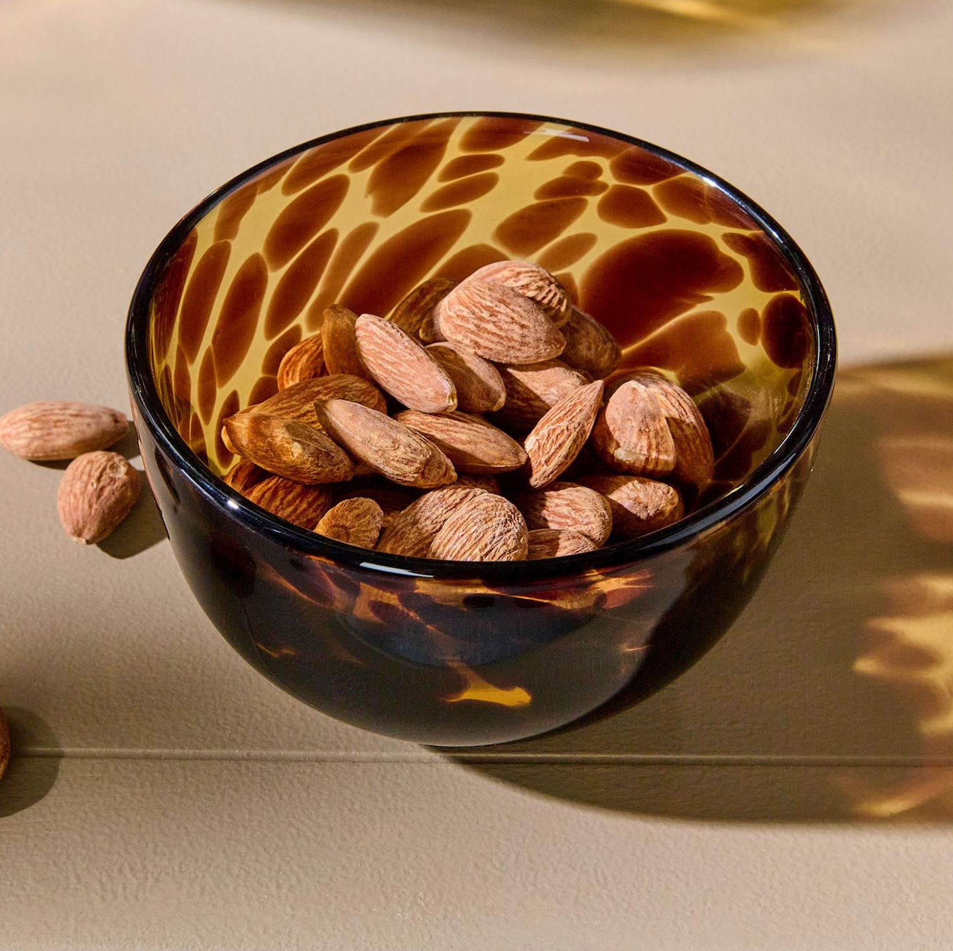 Glass bowl with tortoiseshell pattern.